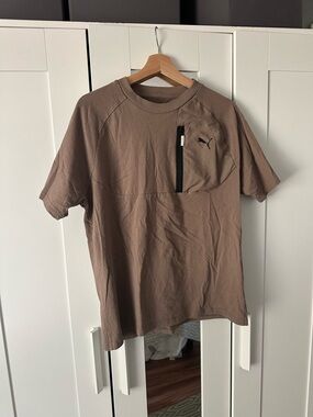 Puma Men’s Short Sleeve Taupe/Brown Crew Tee with Chest Zip Pocket